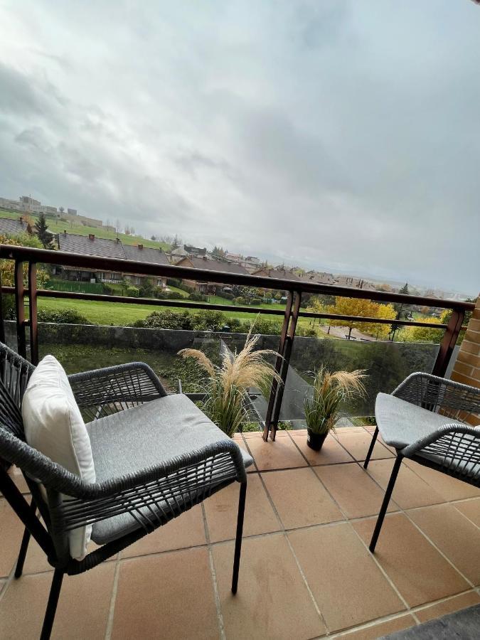 Estilosa Casa Golf Suites Gorraiz Luaran gambar