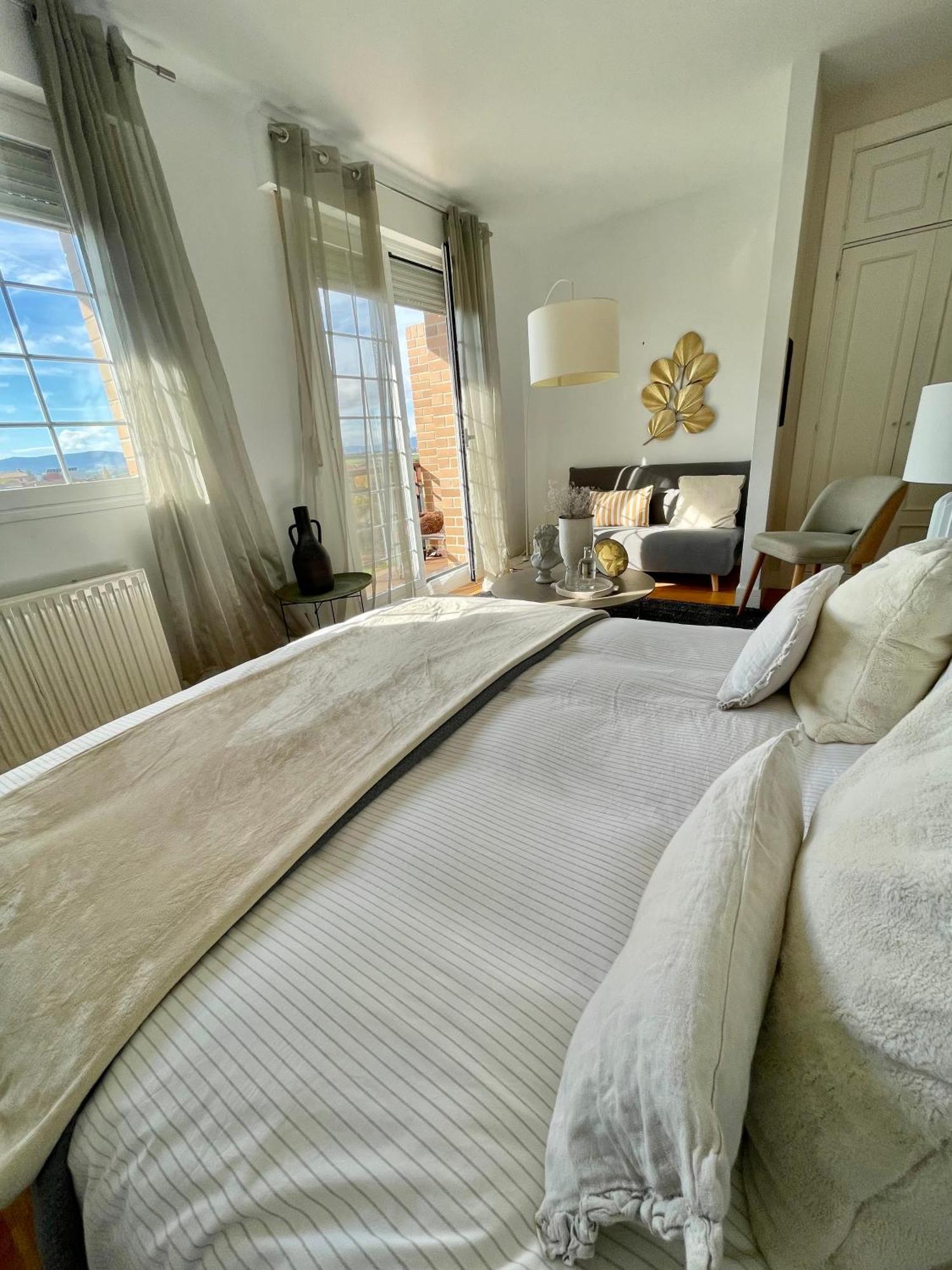 Estilosa Casa Golf Suites Gorraiz Luaran gambar