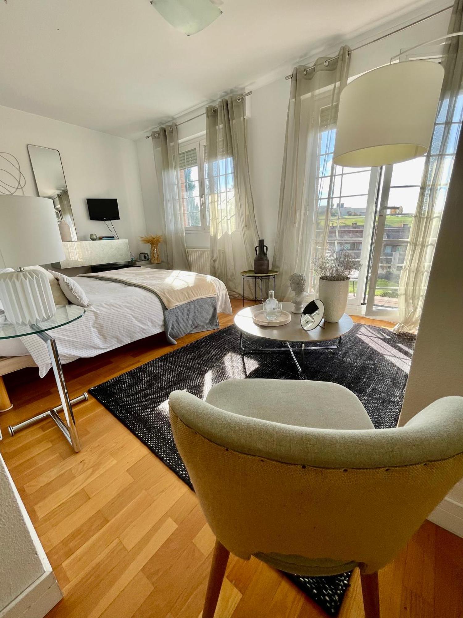 Estilosa Casa Golf Suites Gorraiz Luaran gambar